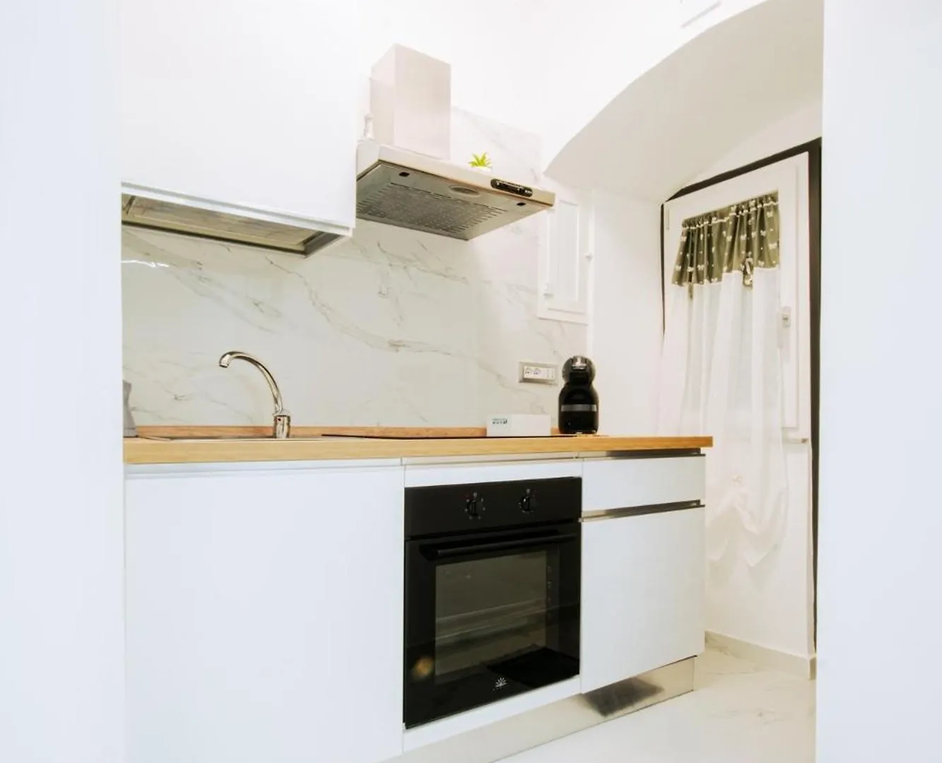 Cavahome Napoli 0*,  Italia